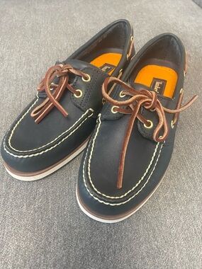 Timberland Size 7.5 Navy Blue Leather Men’s Boat Shoes with Brown Laces in EUC